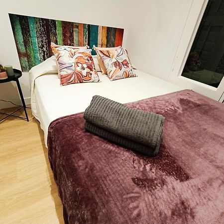 By Universitat Private Rooms Барселона Экстерьер фото