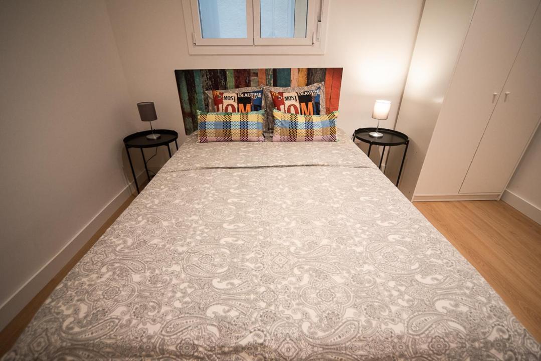By Universitat Private Rooms Барселона Экстерьер фото