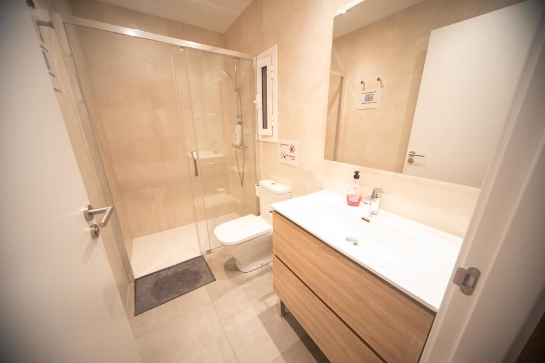 By Universitat Private Rooms Барселона Экстерьер фото
