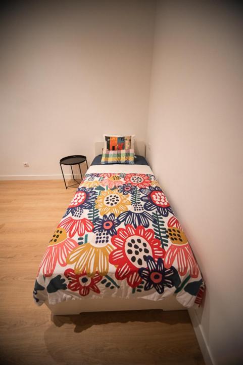 By Universitat Private Rooms Барселона Экстерьер фото