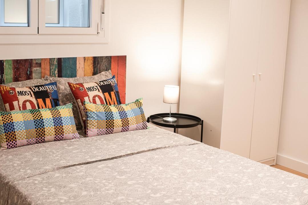 By Universitat Private Rooms Барселона Экстерьер фото